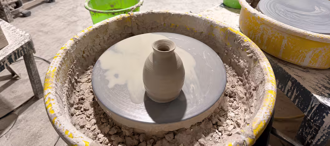 Pottery Wheel Throwing Class: Make a Ceramic Piece