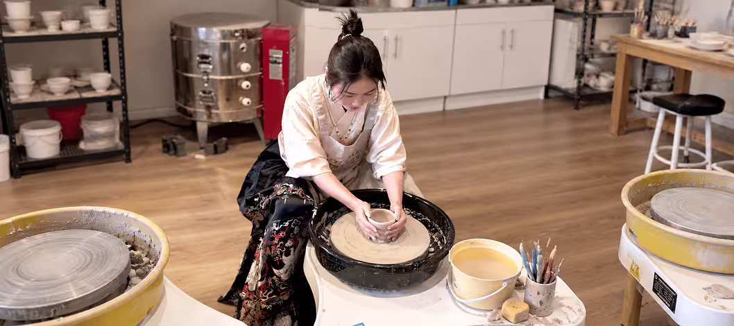 Pottery Wheel Throwing Class: Make a Ceramic Piece